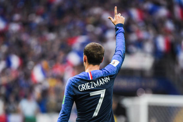 据俱乐部内 据俱乐部内